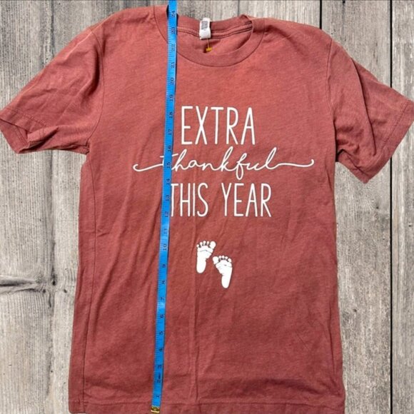 Maternity " Extra Thankful This Year " with Baby Feet T-Shirt Women's size S - Picture 4 of 7